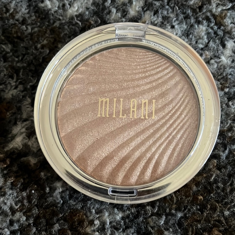Milani strobelight instant glow powder 02 dayglow